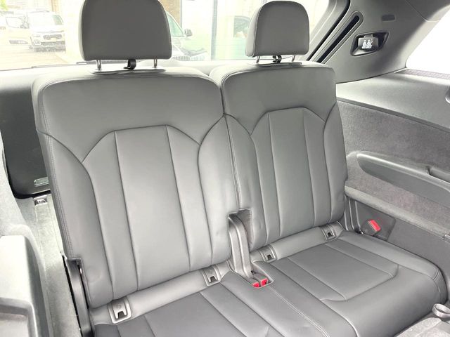 Audi Q7 11