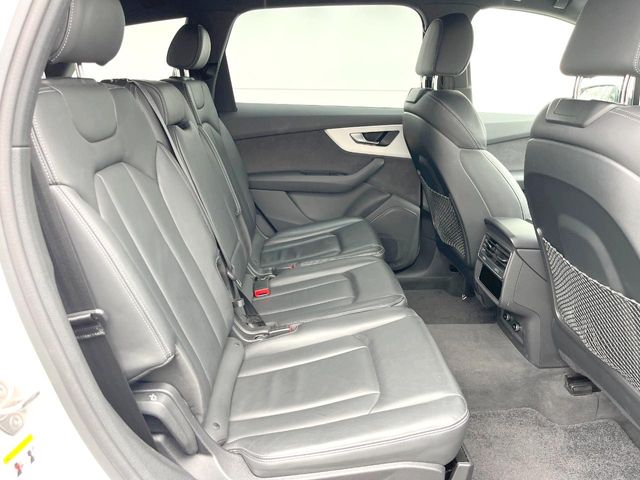 Audi Q7 10