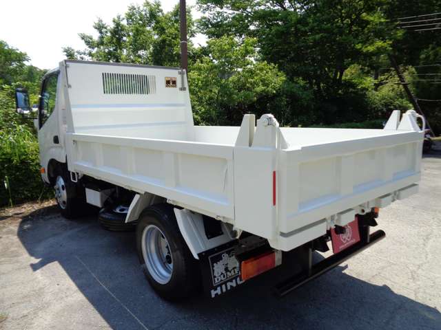 Hino Dutro 12