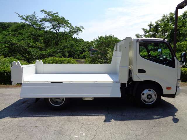Hino Dutro 7