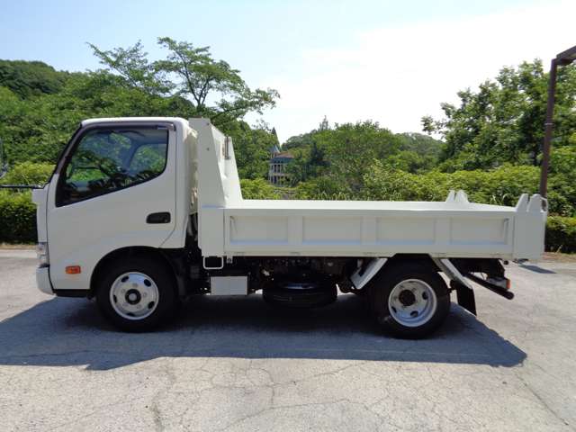 Hino Dutro 8