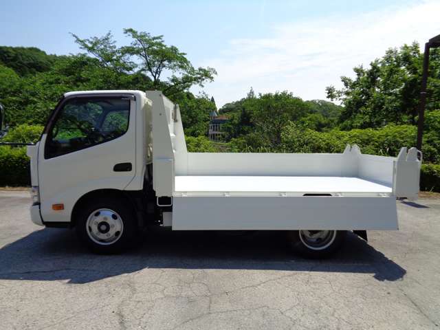Hino Dutro 9