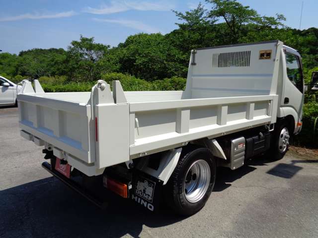 Hino Dutro 10