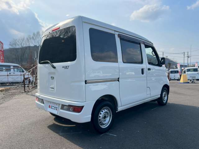 Daihatsu Hijet Cargo 5