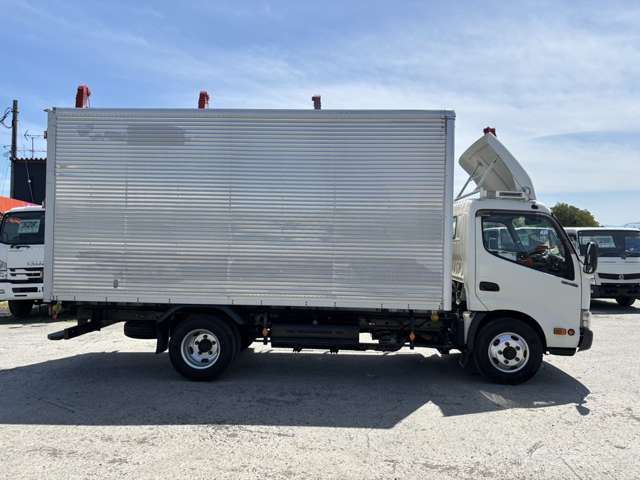 Hino Dutro 4