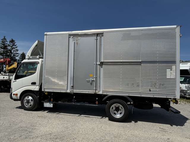 Hino Dutro 8