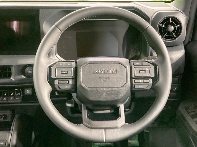 Toyota Land Cruiser FJ 11