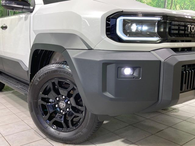 Toyota Land Cruiser FJ 12