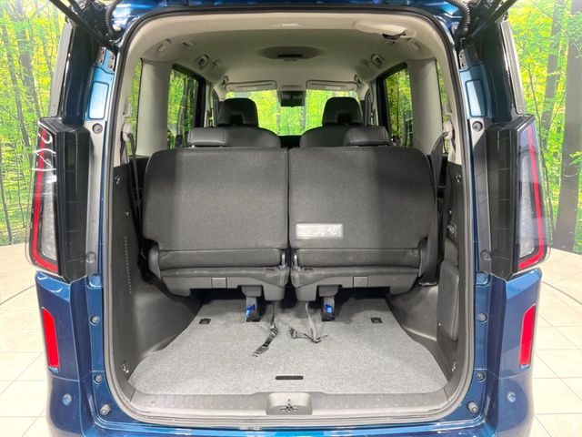 Nissan Serena 11