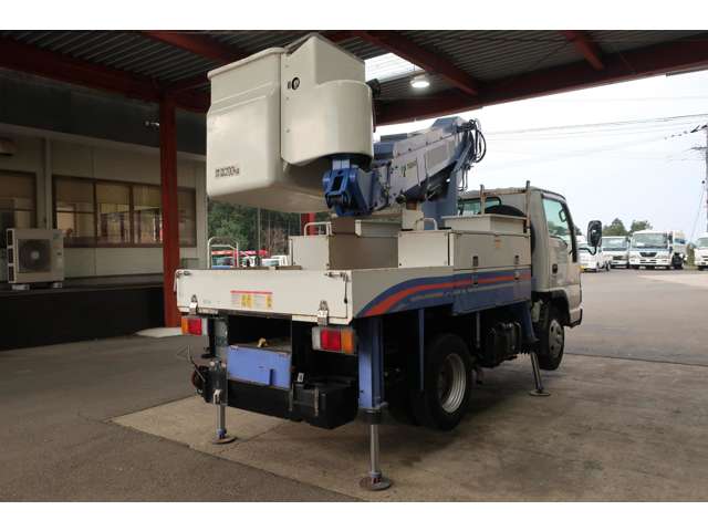 Isuzu Elf 11