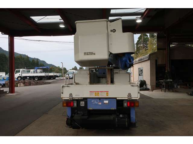Isuzu Elf 4