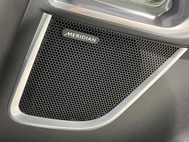 Jaguar E-Pace 8