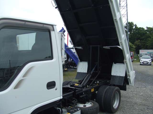 Isuzu Elf 2