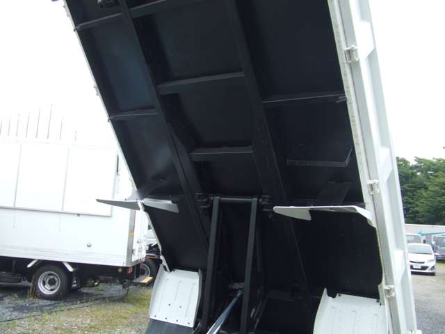 Isuzu Elf 3