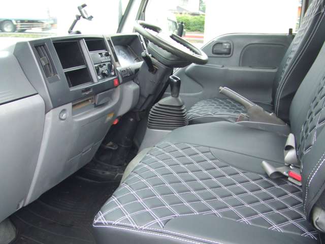 Isuzu Elf 7