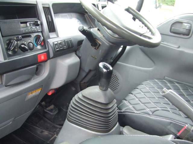 Isuzu Elf 8