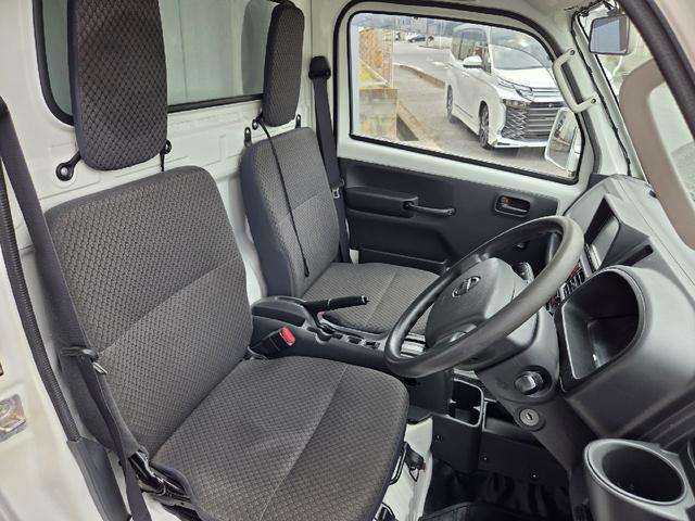 Nissan NT100 Clipper 11