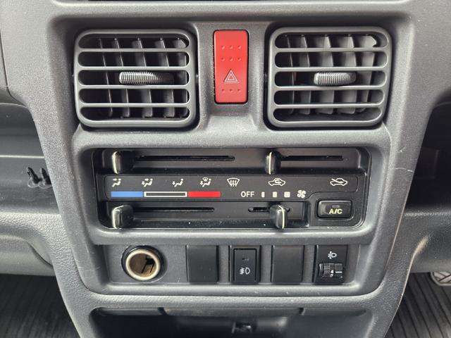 Nissan NT100 Clipper 5