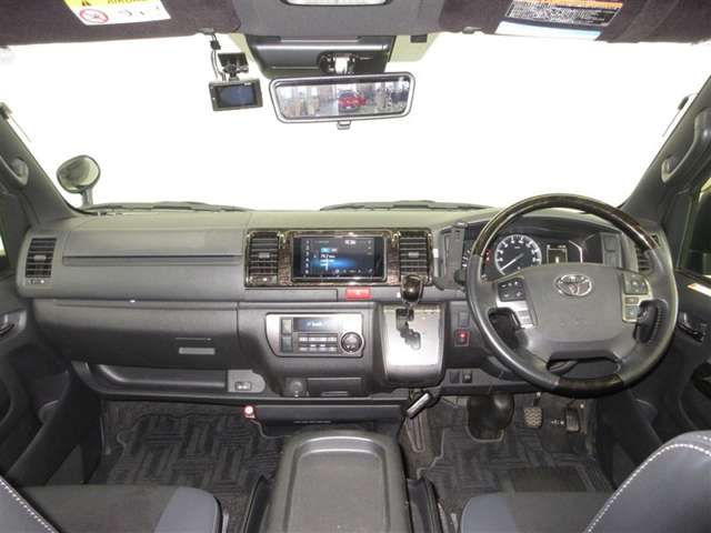 Toyota Hiace Van 8