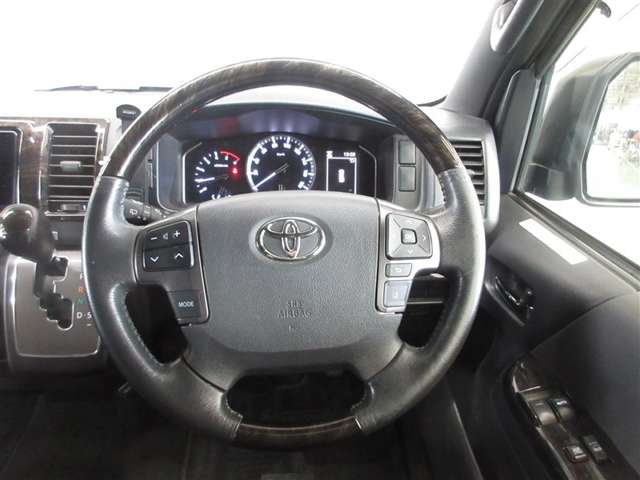 Toyota Hiace Van 9