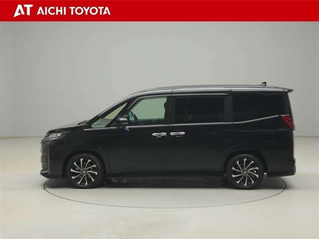 Toyota Noah 3