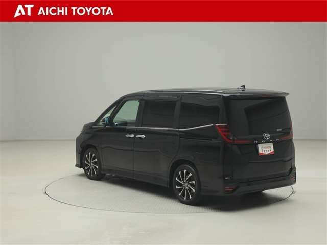 Toyota Noah 4