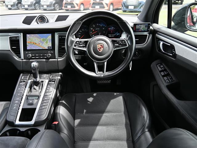 Porsche Macan 4