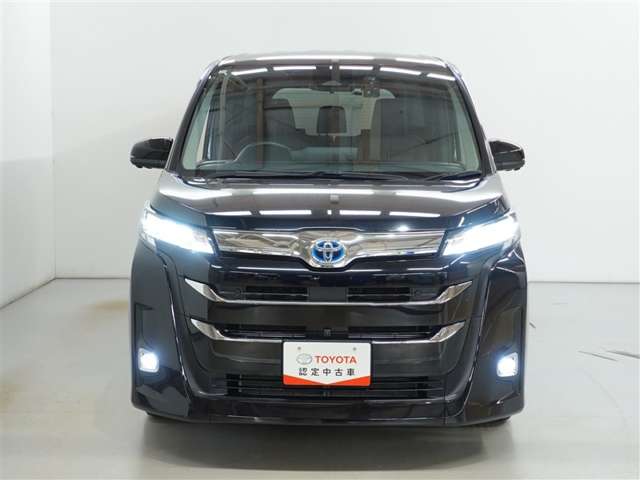 Toyota Noah 4