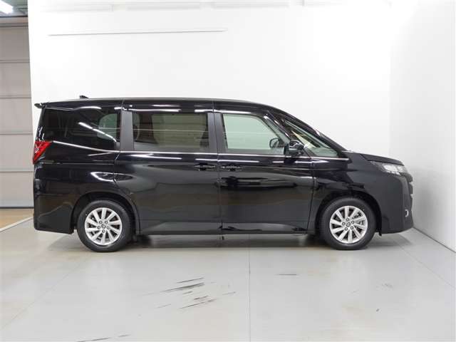 Toyota Noah 7