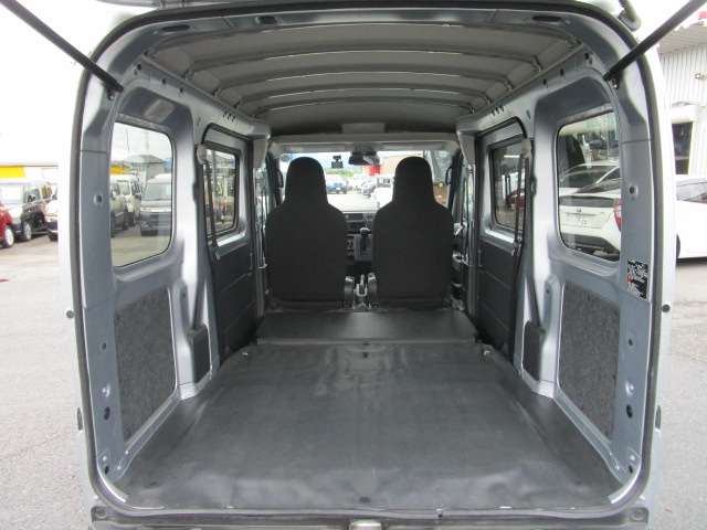 Daihatsu Hijet Cargo 11