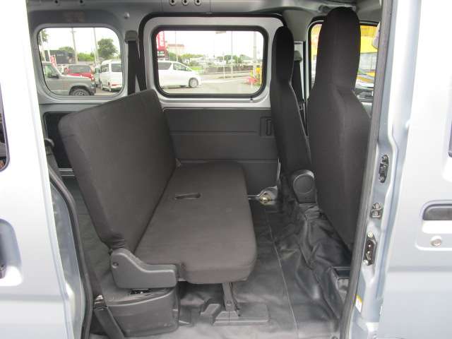 Daihatsu Hijet Cargo 12
