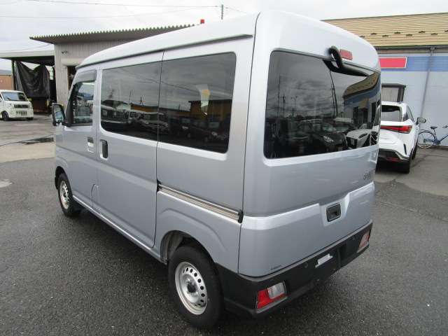 Daihatsu Hijet Cargo 7