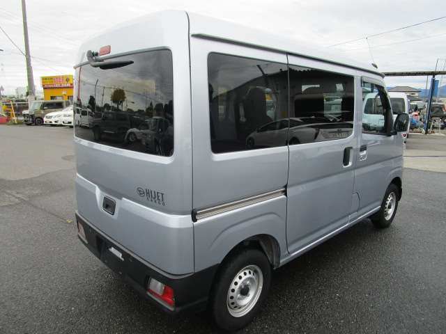 Daihatsu Hijet Cargo 8