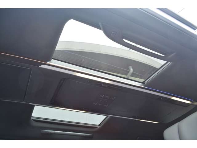 Toyota Alphard 4
