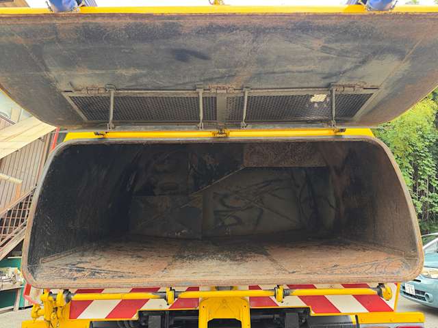 Mitsubishi Fuso Fighter 12