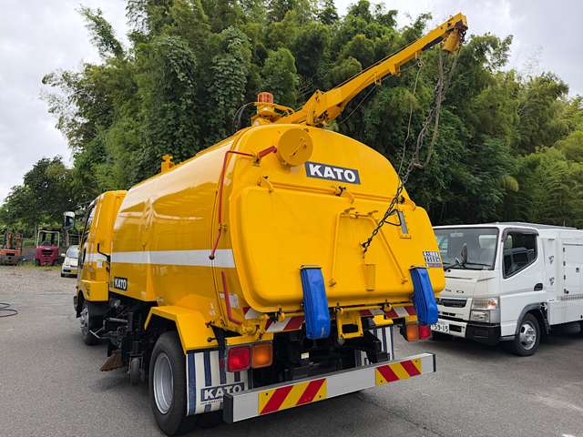 Mitsubishi Fuso Fighter 9