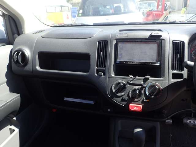Nissan AD 11