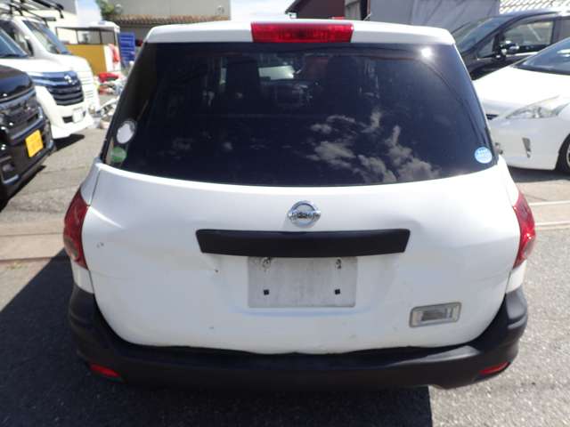 Nissan AD 5