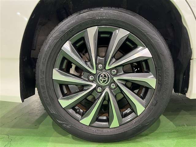 Toyota Voxy 8