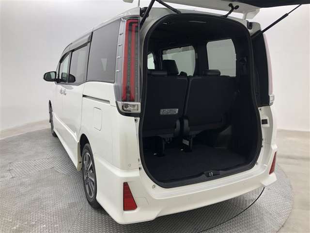 Toyota Noah 11