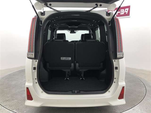 Toyota Noah 12