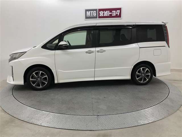 Toyota Noah 4