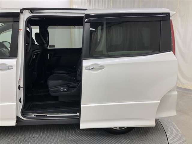 Toyota Noah 5