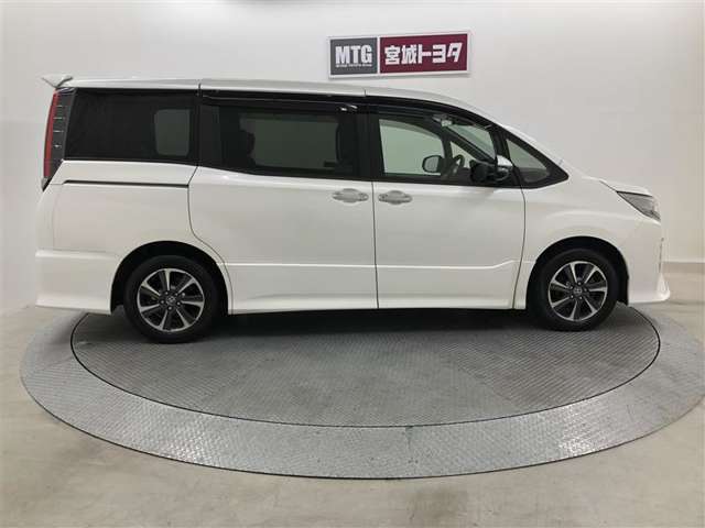 Toyota Noah 7