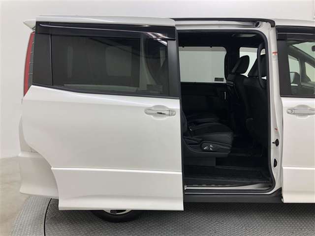 Toyota Noah 8