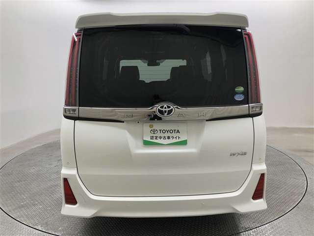 Toyota Noah 10