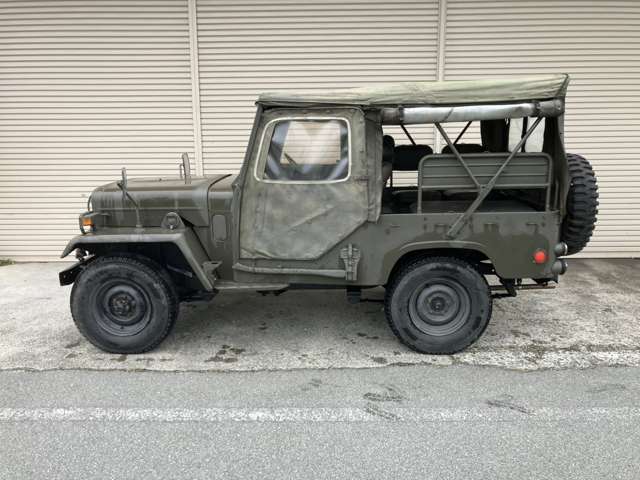 Mitsubishi Jeep 4