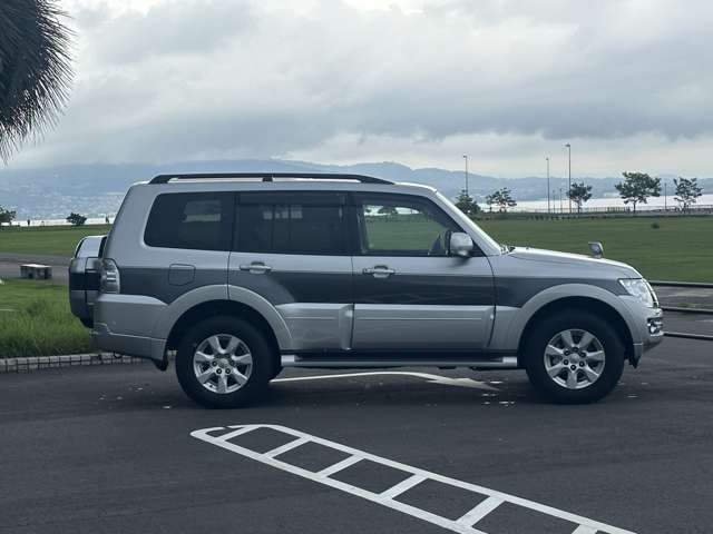 Mitsubishi Pajero 9
