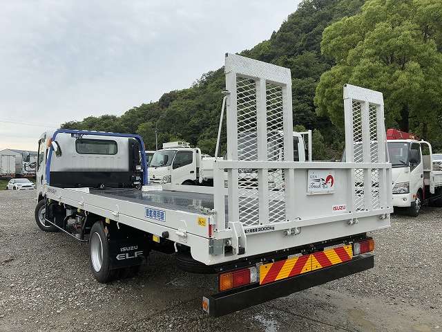 Isuzu Elf 6