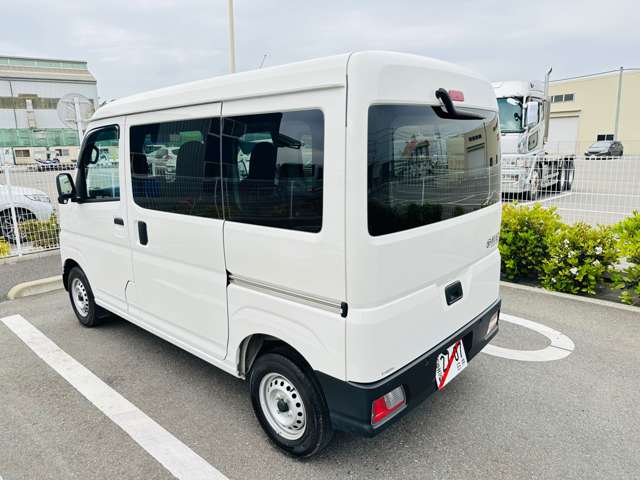 Daihatsu Hijet Cargo 6